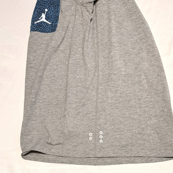 (YL) NIKE AIR JORDAN RETRO 3 GRAY W/ BLUE ELEPHANT PRINT POCKET T-SHIRT - Picture 3 of 8